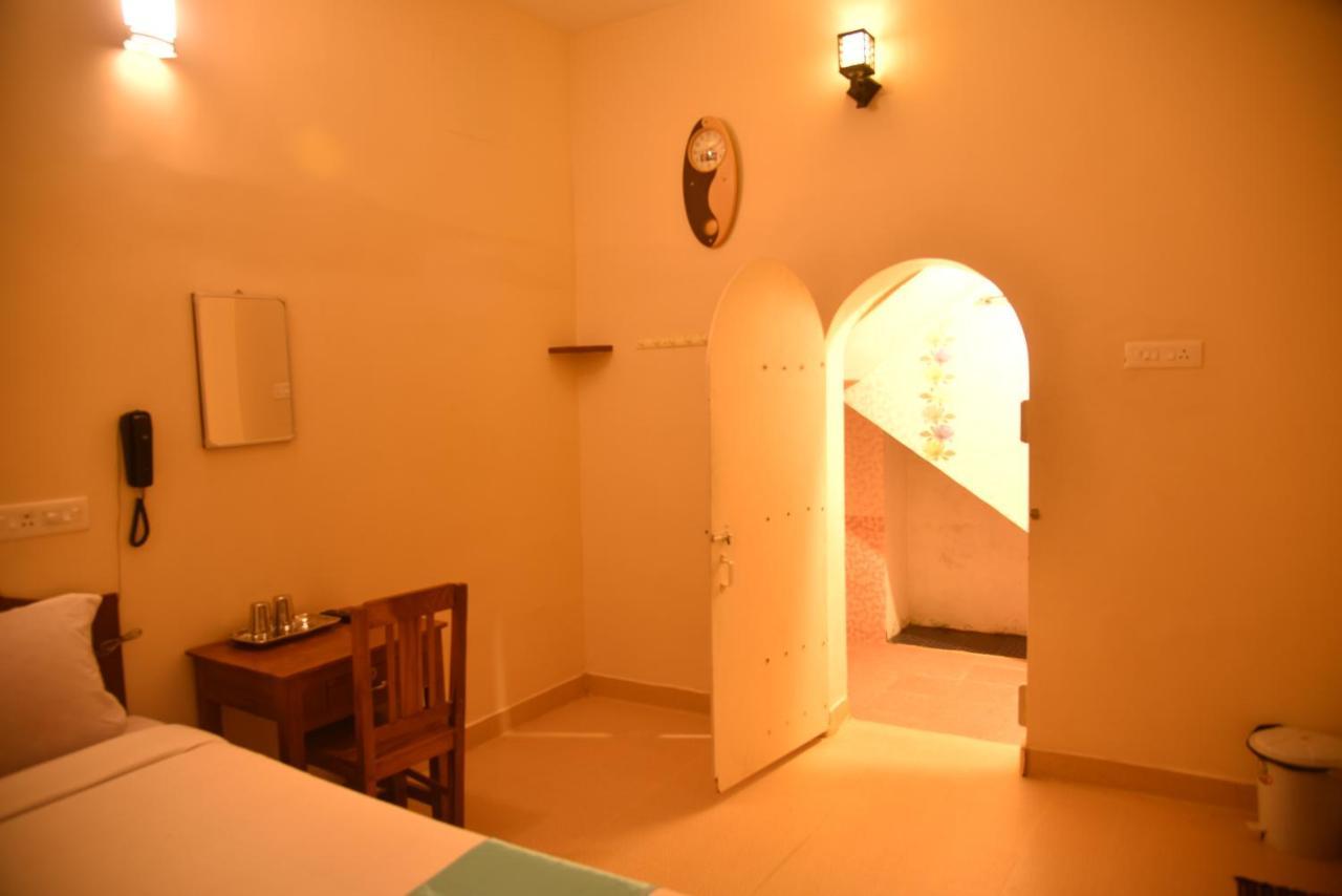 A P Guest House Pondicherry Eksteriør bilde